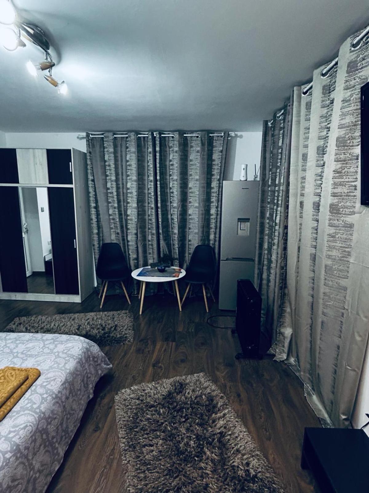 Amazing 1 Bed Flat Apartment Craiova Exterior photo